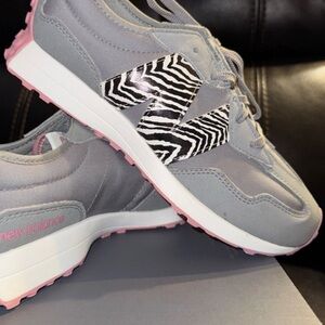 NWT New Balance Gray/Pink Wide Width